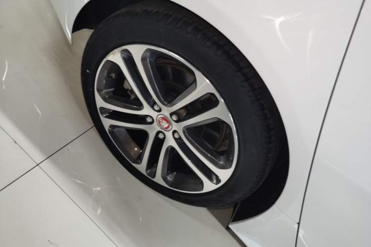 Used Jaguar XEL 2020 2.0T 200 PS R-DYNAMIC S Advanced Sport Edition Right Rear Wheel Hub