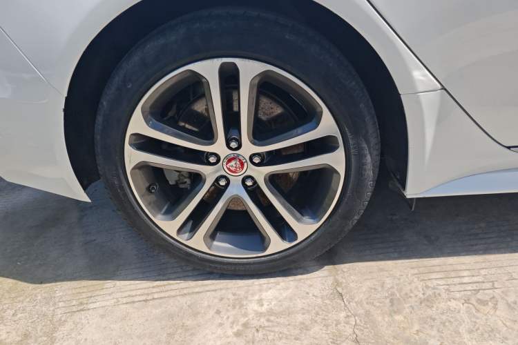 Used Jaguar XEL 2020 2.0T 200 PS R-DYNAMIC S Advanced Sport Edition Right Rear Wheel Hub