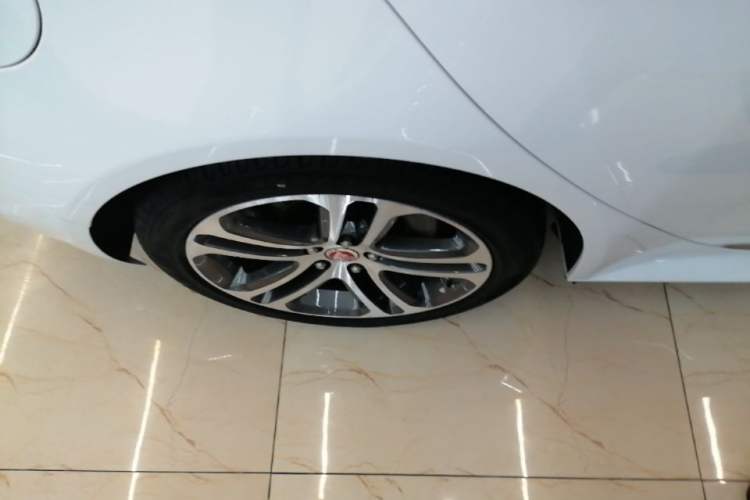 Used Jaguar XEL 2020 2.0T 200 PS R-DYNAMIC S Advanced Sport Edition Right Rear Wheel Hub