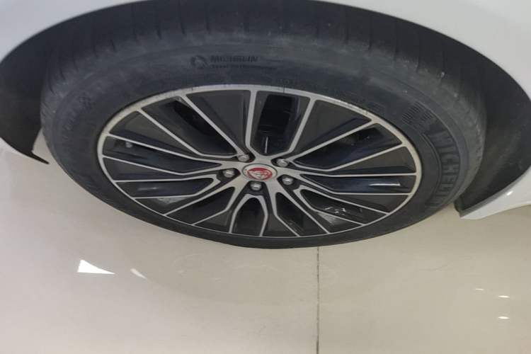 Used Jaguar XEL 2020 2.0T 250 PS SE Tech-Elegant Edition Right Rear Wheel Hub