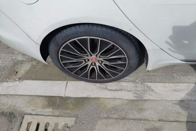 Used Jaguar XEL 2020 2.0T 200 PS S Advanced Elegance Edition Right Rear Wheel Hub