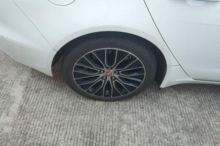 Used Jaguar XEL 2020 2.0T 200 PS S Advanced Elegance Edition Right Rear Wheel Hub