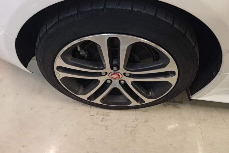 Used Jaguar XEL 2020 2.0T 200PS R-DYNAMIC Youth Sports Edition Right Rear Wheel Hub