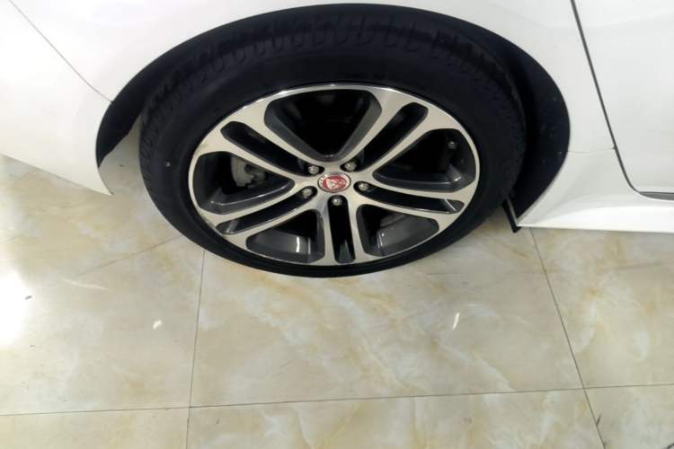 Used Jaguar XEL 2020 2.0T 200 PS R-DYNAMIC S Advanced Sport Edition Right Rear Wheel Hub