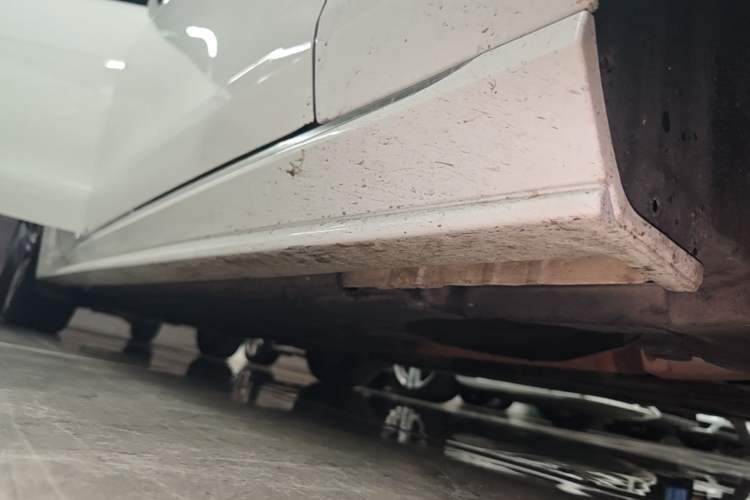 Used Jaguar XEL 2020 2.0T 200PS R-DYNAMIC Youth Sports Edition Right Side Sill