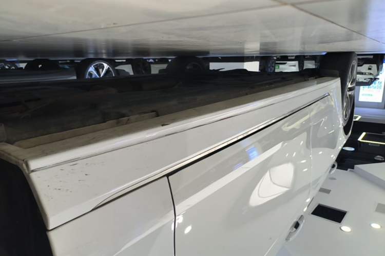 Used Jaguar XEL 2020 2.0T 200 PS R-DYNAMIC S Advanced Sport Edition Right Side Sill
