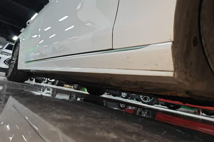 Used Jaguar XEL 2020 2.0T 200PS R-DYNAMIC Youth Sports Edition Right Side Sill