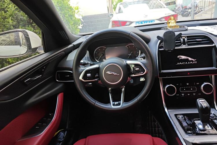 Used Jaguar XEL 2020 2.0T 200 PS R-DYNAMIC S Advanced Sport Edition Steering Wheel
