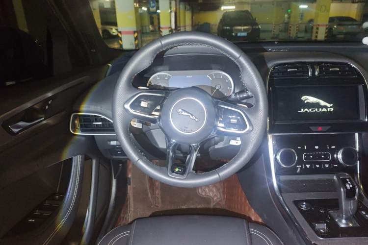 Used Jaguar XEL 2020 2.0T 200PS R-DYNAMIC Youth Sports Edition Steering Wheel