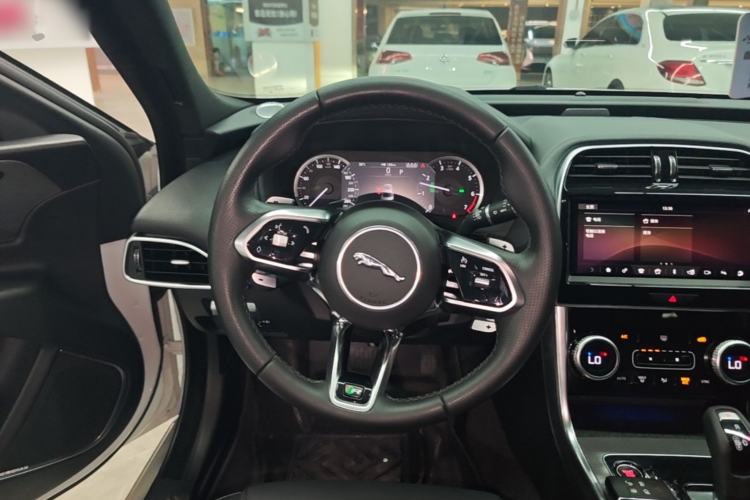 Used Jaguar XEL 2020 2.0T 200PS R-DYNAMIC Youth Sports Edition Steering Wheel