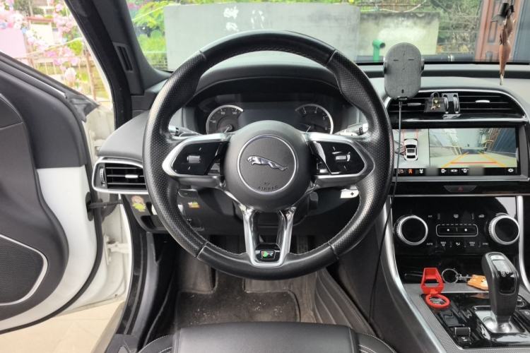 Used Jaguar XEL 2020 2.0T 200PS R-DYNAMIC Youth Sports Edition Steering Wheel