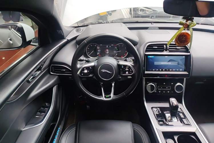 Used Jaguar XEL 2020 2.0T 200PS R-DYNAMIC Youth Sports Edition Steering Wheel