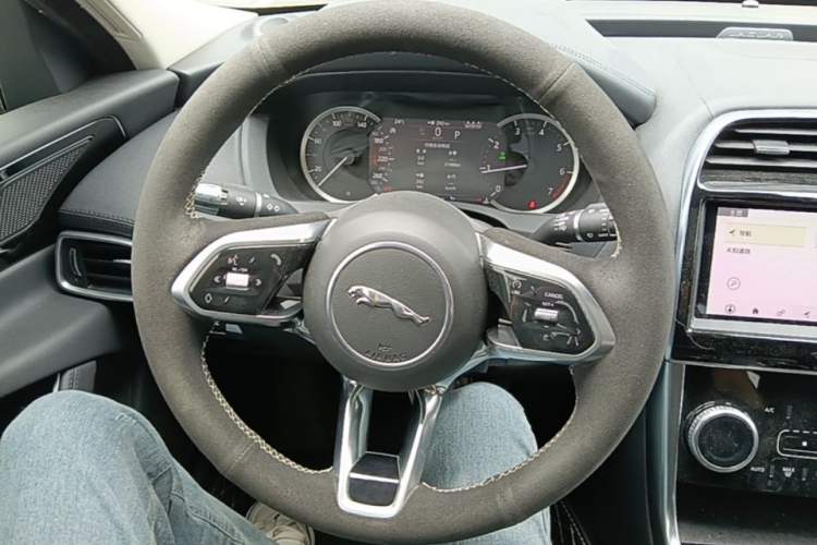 Used Jaguar XEL 2020 2.0T 200 PS S Advanced Elegance Edition Steering Wheel