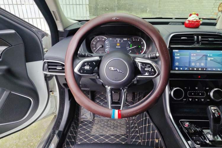 Used Jaguar XEL 2020 2.0T 200 PS S Advanced Elegance Edition Steering Wheel