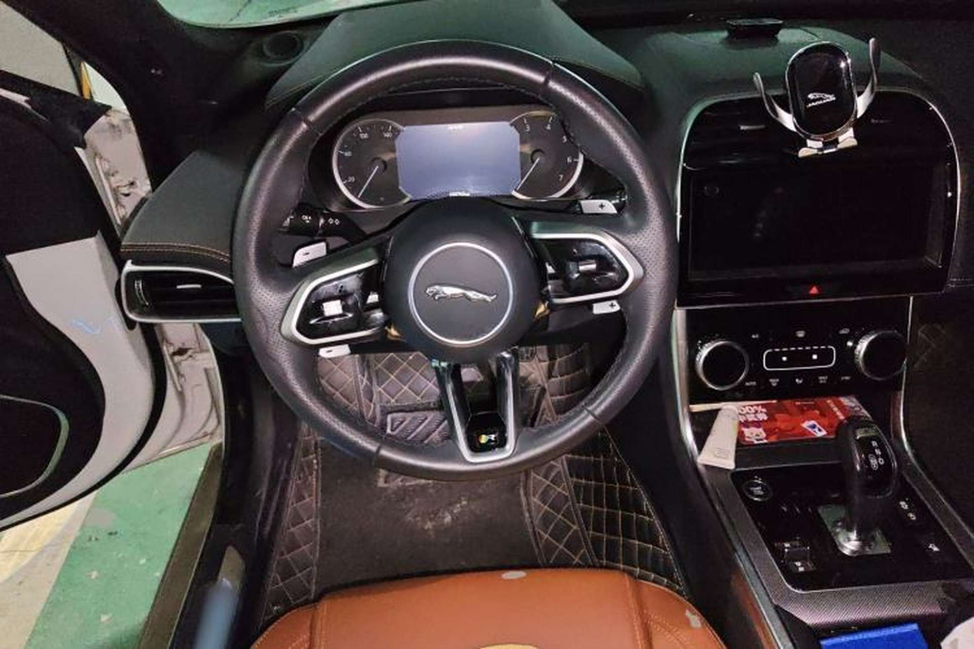 Used Jaguar XEL 2020 2.0T 200 PS R-DYNAMIC S Advanced Sport Edition Steering Wheel