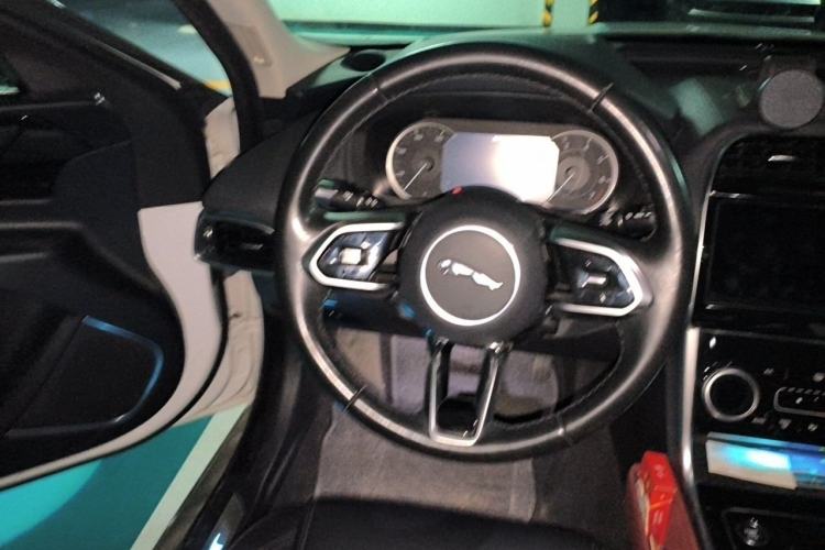 Used Jaguar XEL 2020 2.0T 200 PS S Advanced Elegance Edition Steering Wheel