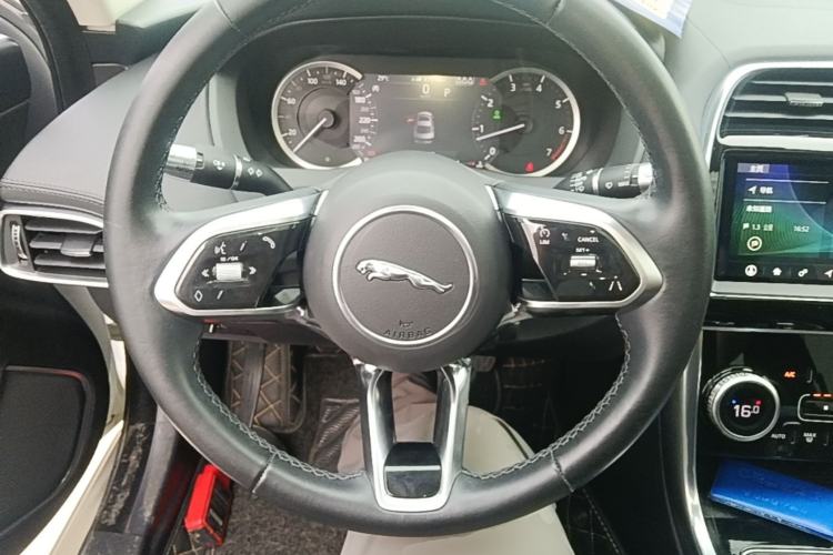 Used Jaguar XEL 2020 2.0T 200 PS S Advanced Elegance Edition Steering Wheel