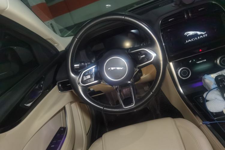 Used Jaguar XEL 2020 2.0T 250 PS SE Tech-Elegant Edition Steering Wheel