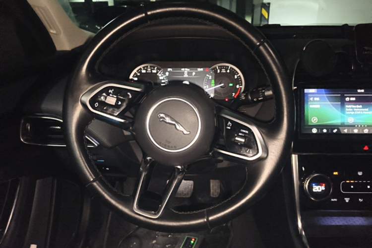 Used Jaguar XEL 2020 2.0T 200 PS S Advanced Elegance Edition Steering Wheel