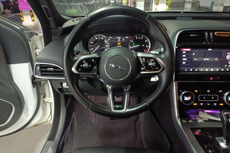 Used Jaguar XEL 2020 2.0T 200 PS R-DYNAMIC S Advanced Sport Edition Steering Wheel