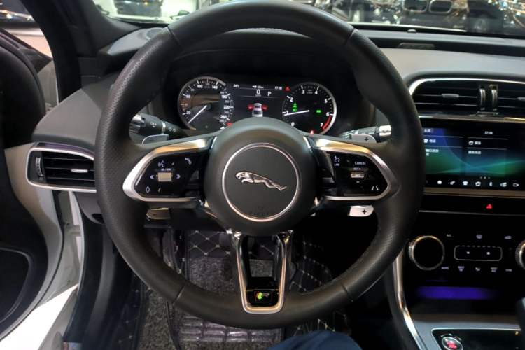 Used Jaguar XEL 2020 2.0T 200PS R-DYNAMIC Youth Sports Edition Steering Wheel