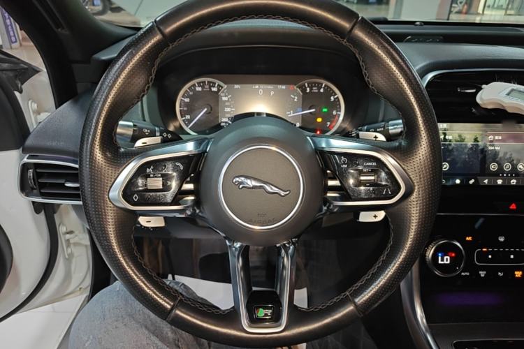 Used Jaguar XEL 2020 2.0T 200PS R-DYNAMIC Youth Sports Edition Steering Wheel