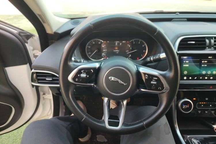 Used Jaguar XEL 2020 2.0T 200 PS S Advanced Elegance Edition Steering Wheel
