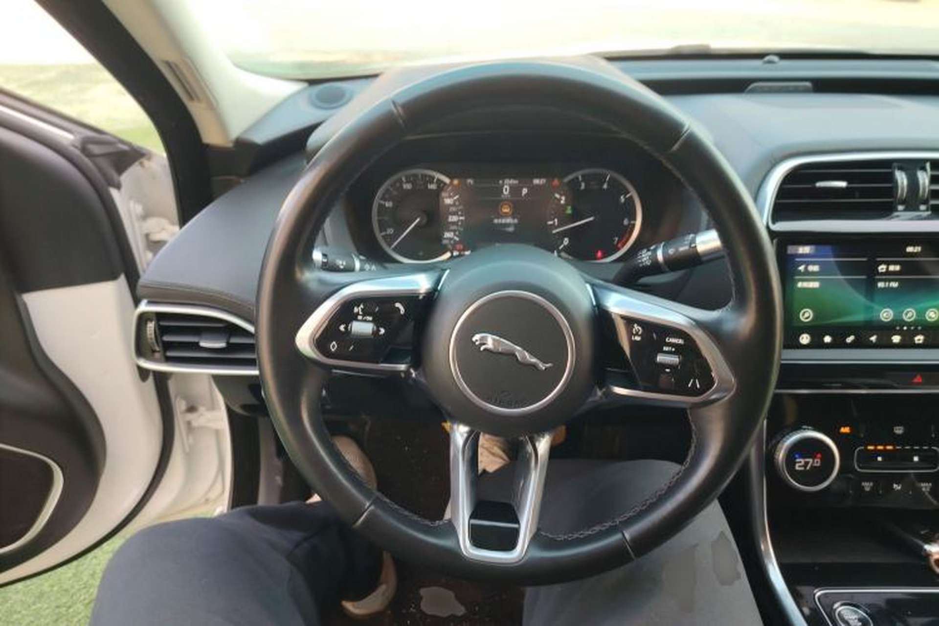 Used Jaguar XEL 2020 2.0T 200 PS S Advanced Elegance Edition Steering Wheel