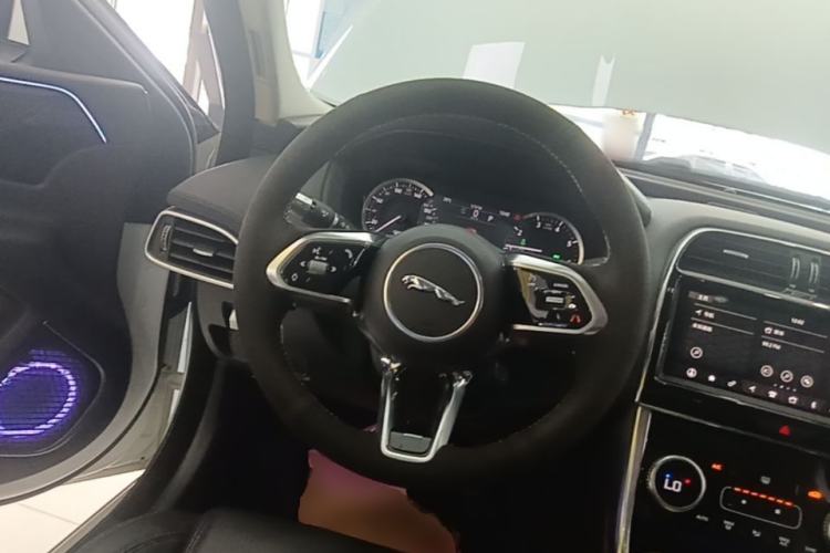 Used Jaguar XEL 2020 2.0T 200 PS S Advanced Elegance Edition Steering Wheel