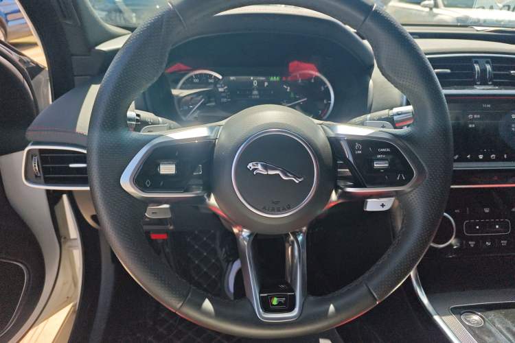 Used Jaguar XEL 2020 2.0T 200 PS R-DYNAMIC S Advanced Sport Edition Steering Wheel