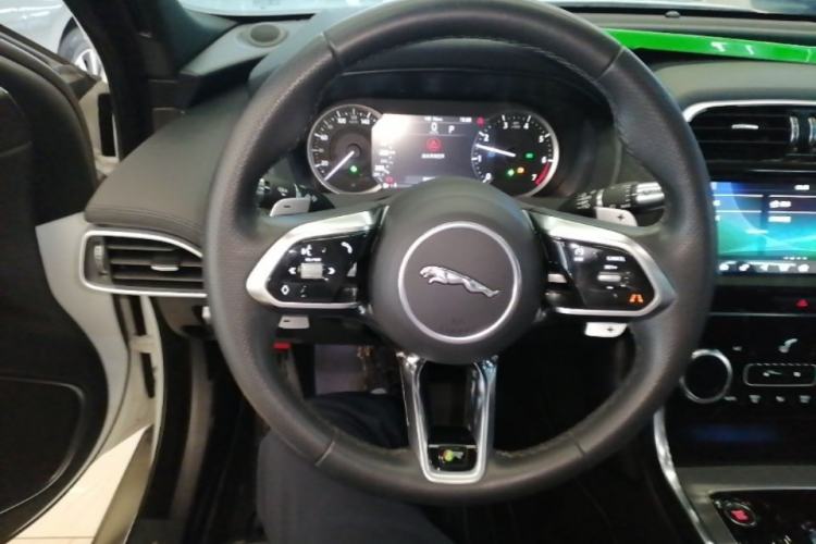 Used Jaguar XEL 2020 2.0T 200 PS R-DYNAMIC S Advanced Sport Edition Steering Wheel