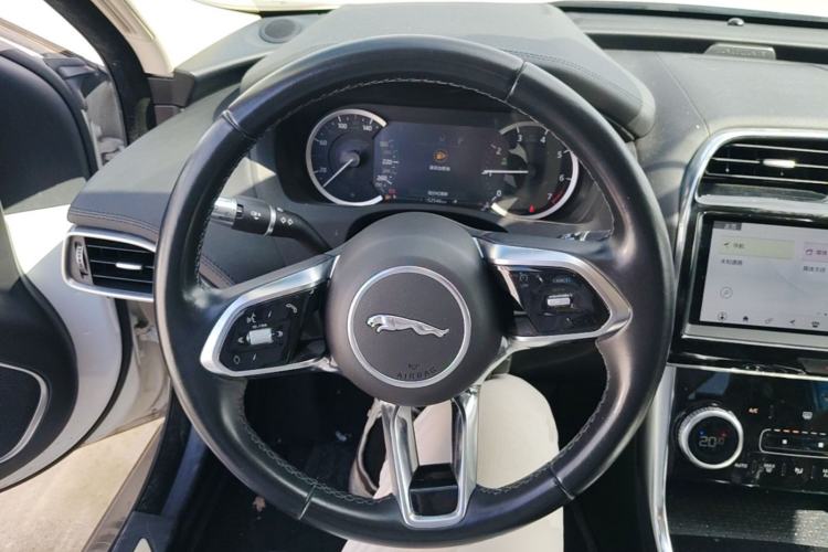 Used Jaguar XEL 2020 2.0T 200 PS S Advanced Elegance Edition Steering Wheel