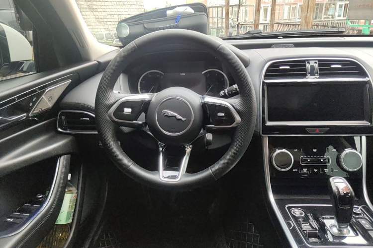 Used Jaguar XEL 2020 2.0T 200 PS S Advanced Elegance Edition Steering Wheel