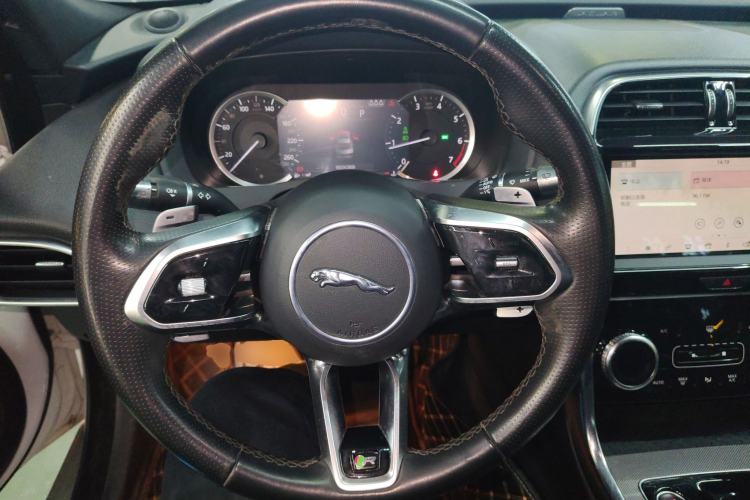 Used Jaguar XEL 2020 2.0T 200PS R-DYNAMIC Youth Sports Edition Steering Wheel