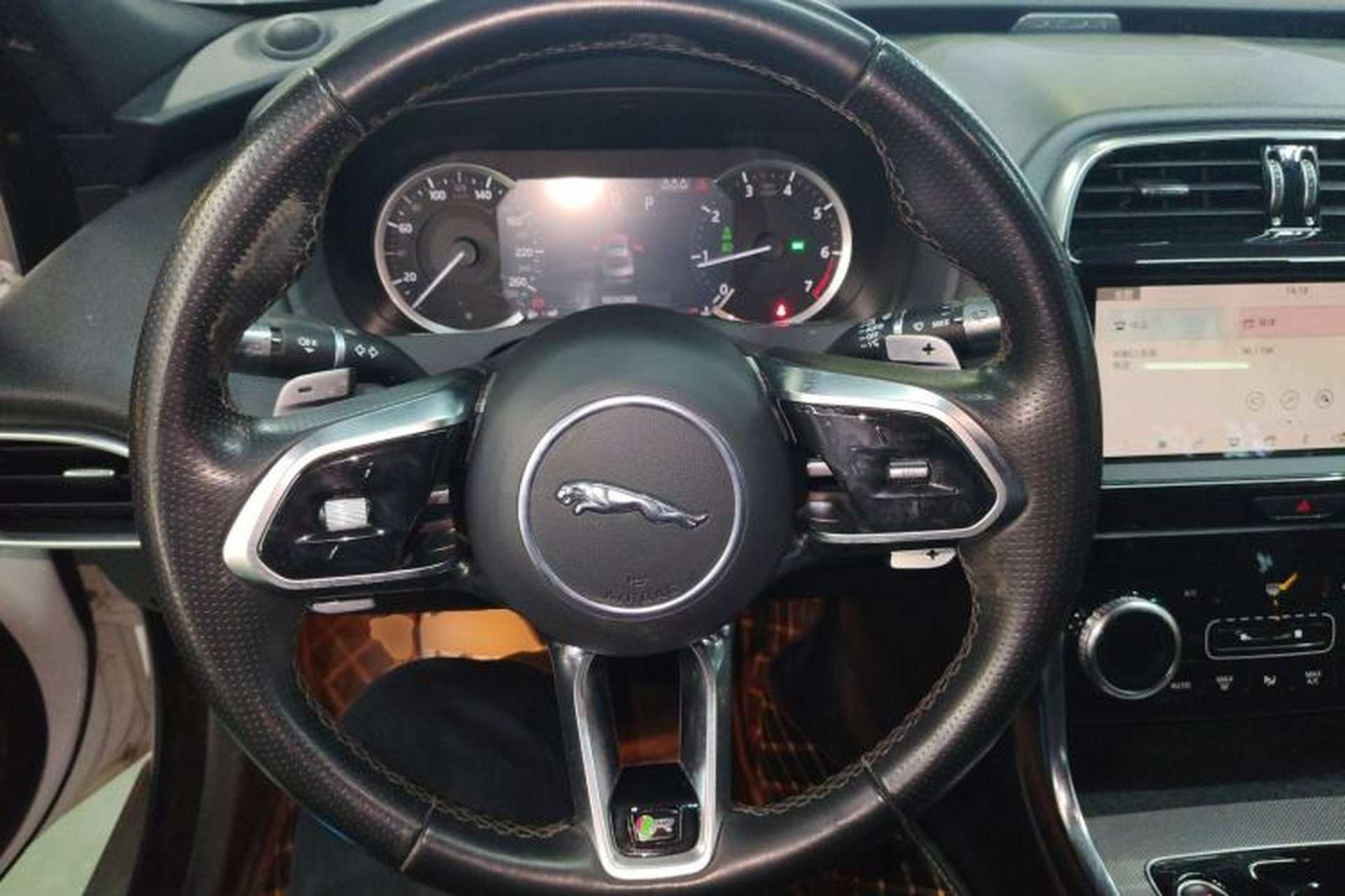 Used Jaguar XEL 2020 2.0T 200PS R-DYNAMIC Youth Sports Edition Steering Wheel