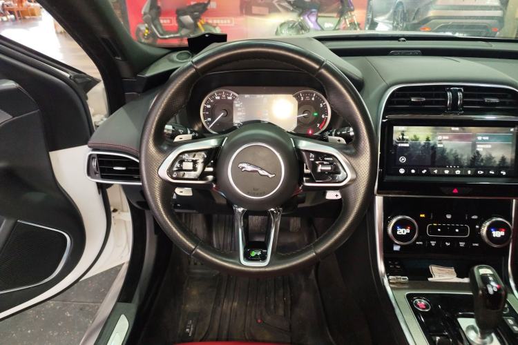Used Jaguar XEL 2020 2.0T 200 PS R-DYNAMIC S Advanced Sport Edition Steering Wheel