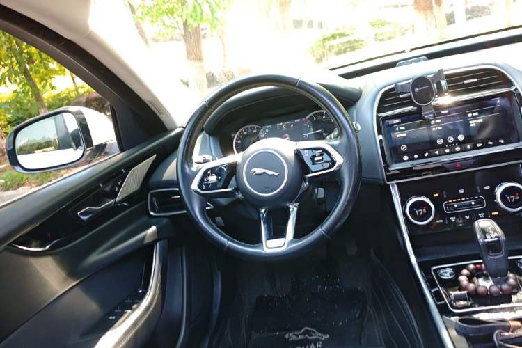 Used Jaguar XEL 2020 2.0T 200 PS S Advanced Elegance Edition Steering Wheel