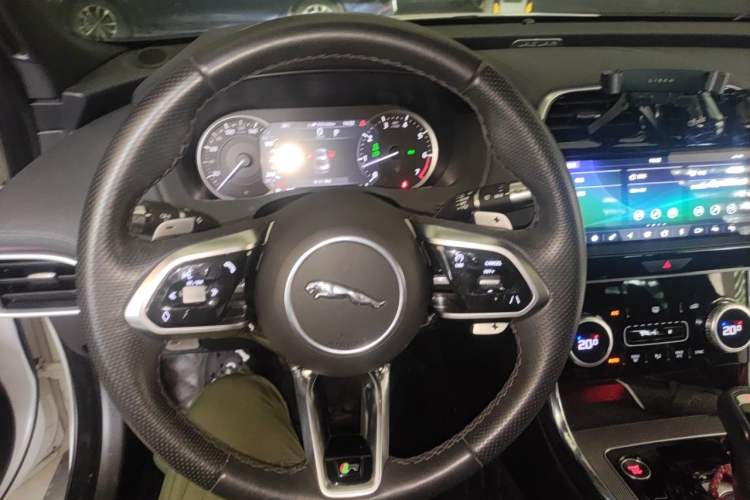 Used Jaguar XEL 2020 2.0T 200 PS R-DYNAMIC S Advanced Sport Edition Steering Wheel