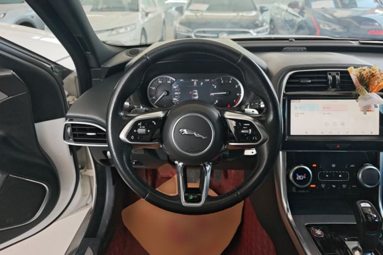 Used Jaguar XEL 2020 2.0T 200PS R-DYNAMIC Youth Sports Edition Steering Wheel