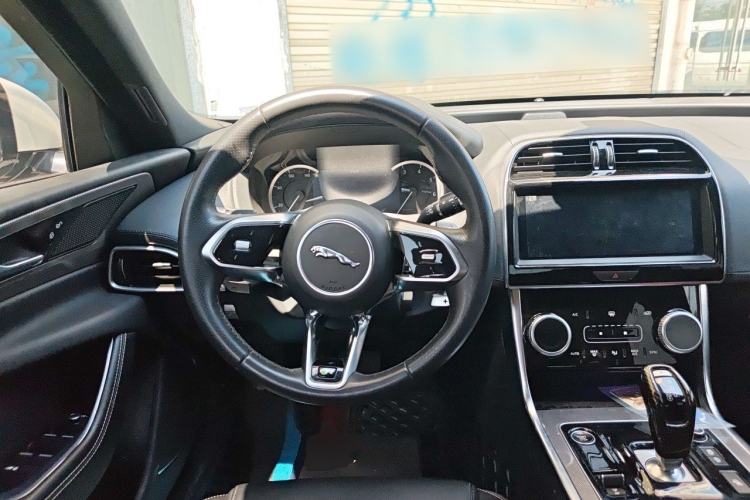 Used Jaguar XEL 2020 2.0T 200 PS R-DYNAMIC S Advanced Sport Edition Steering Wheel