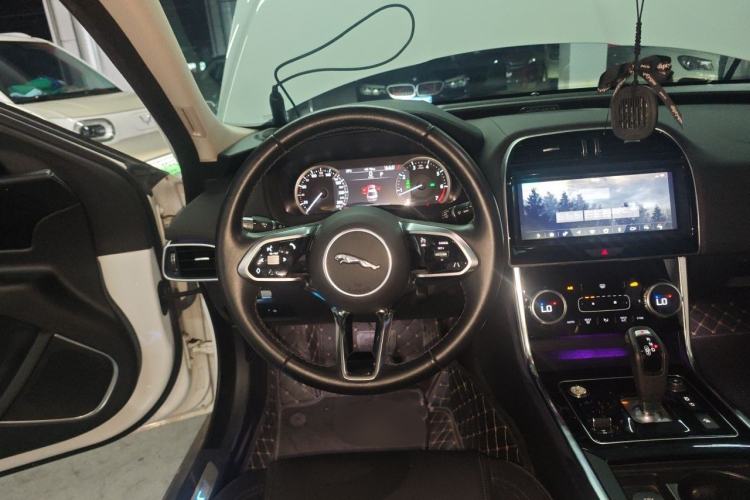 Used Jaguar XEL 2020 2.0T 200 PS S Advanced Elegance Edition Steering Wheel