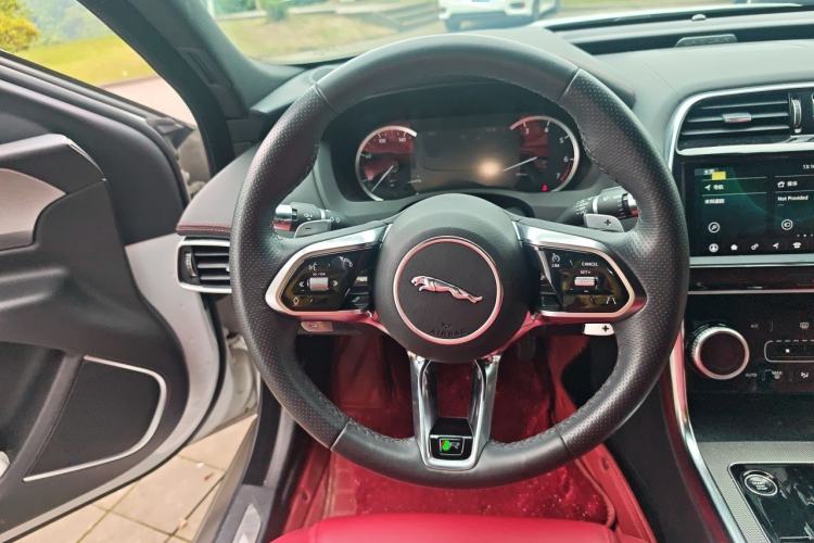 Used Jaguar XEL 2020 2.0T 200 PS R-DYNAMIC S Advanced Sport Edition Steering Wheel