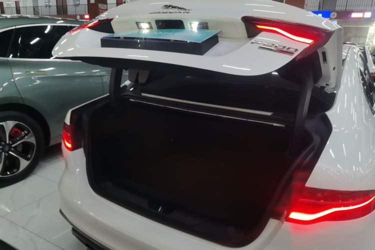 Used Jaguar XEL 2020 2.0T 200 PS S Advanced Elegance Edition Trunk