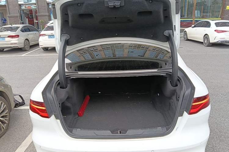Used Jaguar XEL 2020 2.0T 200 PS S Advanced Elegance Edition Trunk