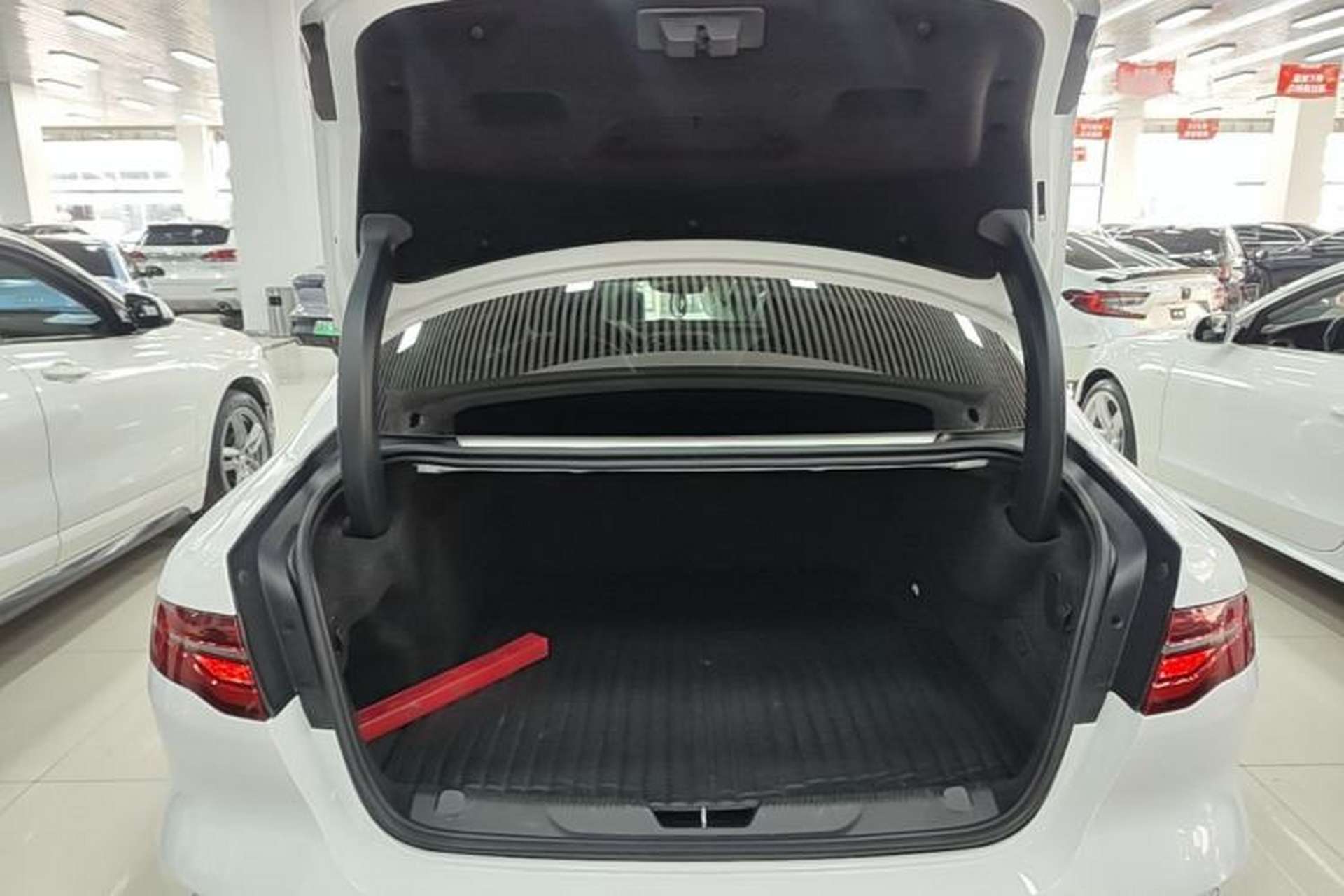 Used Jaguar XEL 2020 2.0T 200 PS S Advanced Elegance Edition Trunk