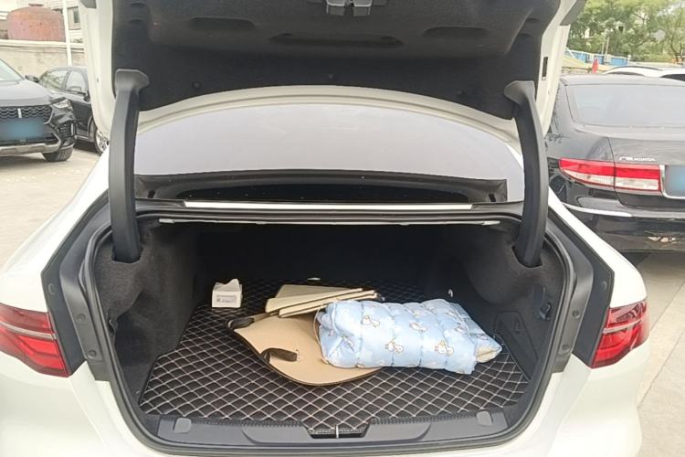 Used Jaguar XEL 2020 2.0T 200 PS S Advanced Elegance Edition Trunk