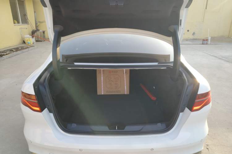 Used Jaguar XEL 2020 2.0T 200 PS S Advanced Elegance Edition Trunk