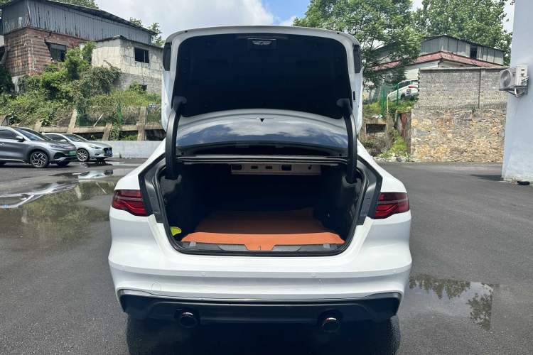 Used Jaguar XEL 2020 2.0T 200 PS S Advanced Elegance Edition Trunk