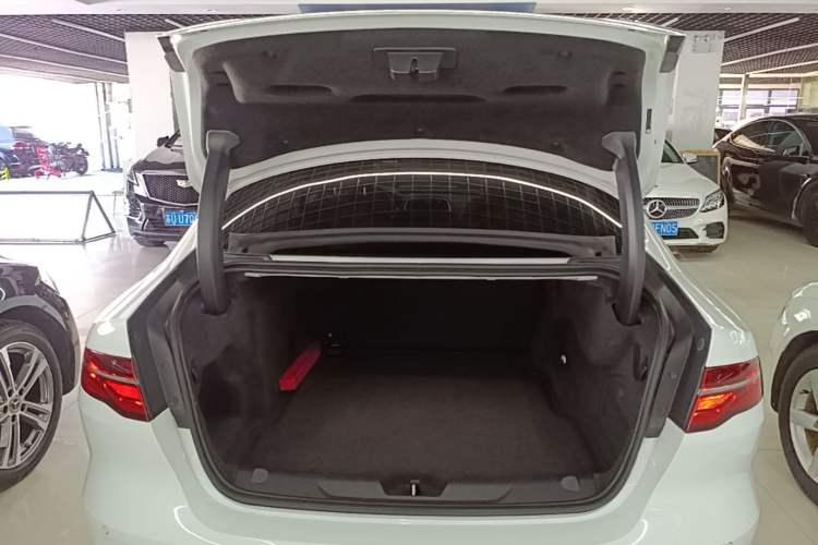 Used Jaguar XEL 2020 2.0T 200 PS R-DYNAMIC S Advanced Sport Edition Trunk