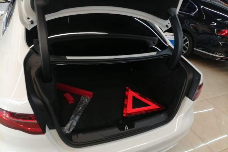 Used Jaguar XEL 2020 2.0T 200 PS R-DYNAMIC S Advanced Sport Edition Trunk